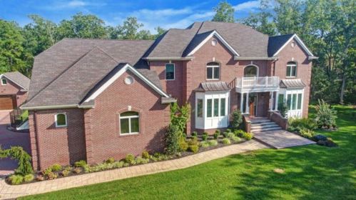 1 Pointe Dr, Jackson Twp, NJ 08527-4964