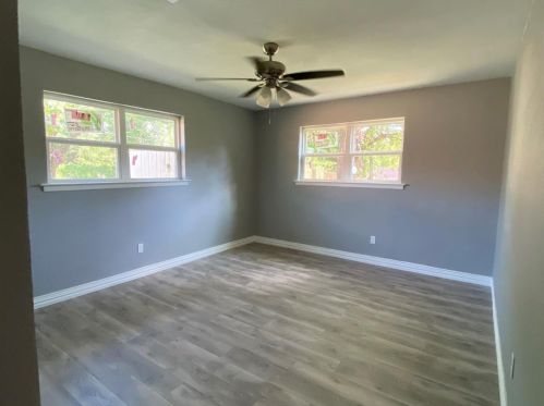 317 Hallmark Dr, Fort Worth TX  76134-3811 exterior