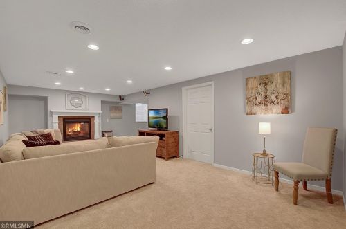 4258 Dunrovin Ln, Saint Paul MN 55123-1725 exterior