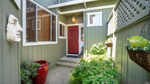 68 Baypoint Dr, San Rafael, CA 94901-8414