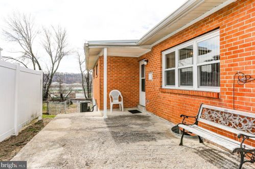 6975 Clearfield St, Harrisburg, PA 17111-5218