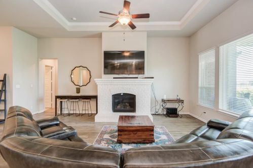 330 Round Lake Dr, Richmond TX  77469-1159 exterior