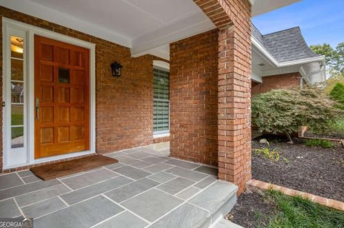 6970 Hunters Branch Dr, Atlanta, GA 30328-1770