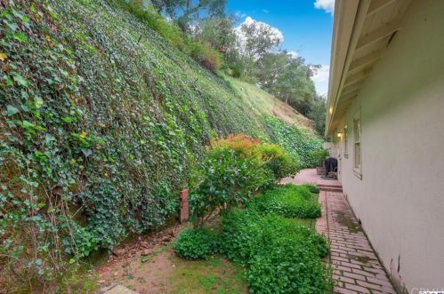1750 Pacific Ave, Glendale CA  91202-1109 exterior