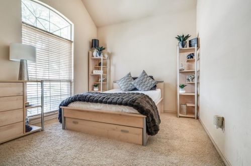 2300 Manchester Ct, Carrollton TX exterior