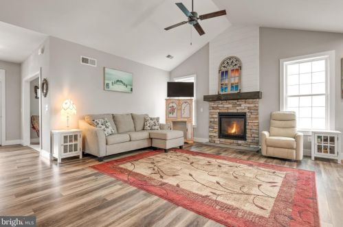 412 Constitution Dr, Ephrata PA  17522 exterior