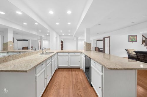 6972 Fieldstone Dr, Willowbrook IL  60527-6969 exterior