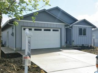 583 Clover Ave, Roseburg, OR 97470-5442