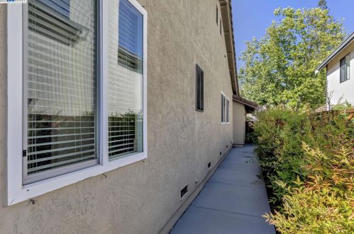 1083 Canyon Hills Rd, San Ramon, CA 94582-4609