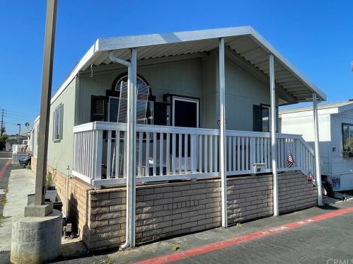 7652 Garfield Ave, Huntington Beach CA  92648-2023 exterior