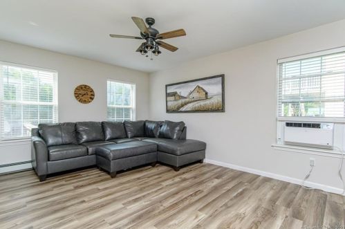 15 Bartlett Meadow Dr, Killingly CT  06241-1847 exterior