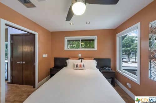 332 Mdw Lk Dr, Seguin TX 78155-9206 exterior