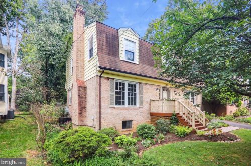 1221 Pinecrest Cir, Silver Spring MD 20910-1626 exterior