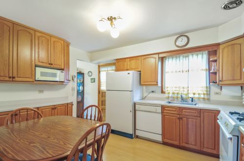 18 Glenview Rd, Glenview, IL 60025-3341