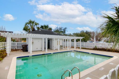 3276 Queensgate Way, Mount Pleasant SC  29466-6989 exterior