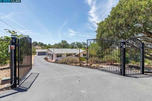 4828 Northridge Rd, Pacheco, CA 94553-4541