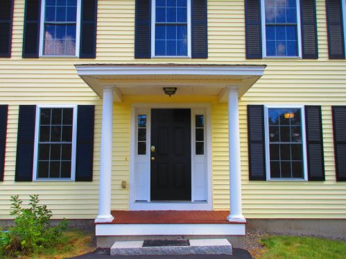 8 Carriage Hill Rd, Wilton, NH 03086-5345