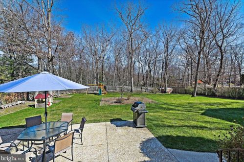 4605 Monterey Dr, Annandale, VA 22003-5926