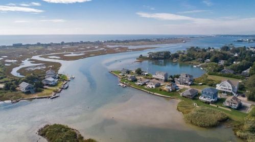 8 Ricci Rd, Westerly, RI 02891-4420