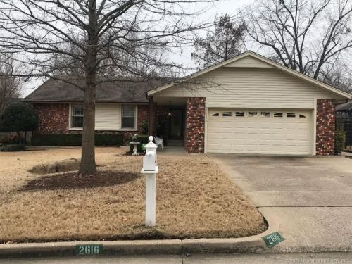 2616 68th St, Tulsa, OK 74132-1720