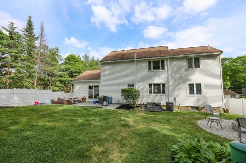 3 Boxwood Ct, Nashua, NH 03063-2701