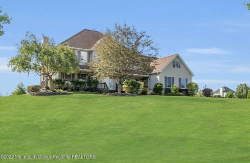 16 Cutter Ct, Upper Freehold Township, NJ 08514-1926