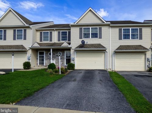 2015 Shaffer Cir, York, PA 17315-4758