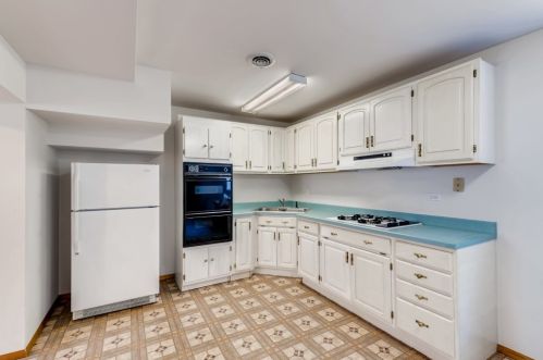 224 Oak St, Elmhurst IL  60126-2632 exterior