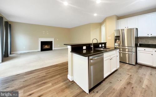 18947 Highland Park Dr, Triangle VA  22172-2067 exterior