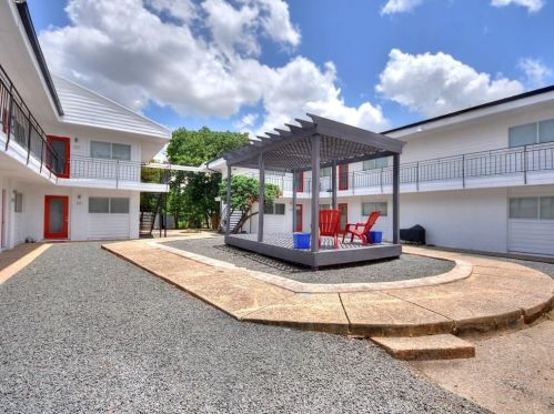 1313 52nd St, Austin, TX 78723-3065