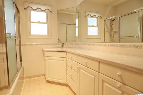 257 Cumberland Rd, Glendale CA  91202-1342 exterior
