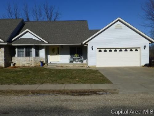 19340 Pinecrest Rd, Petersburg, IL 62675-7250