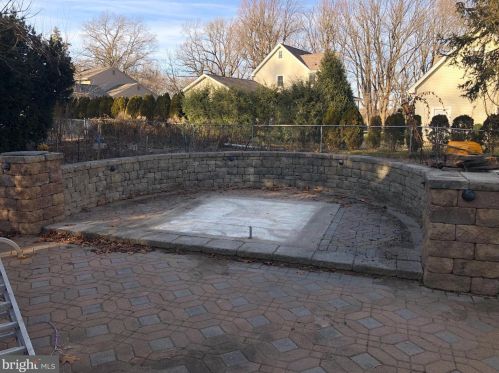1043 Grove St, Florence, NJ 08518-1605