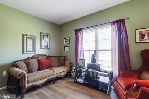 384 Turnberry Dr, Charles Town WV  25414-3930 exterior