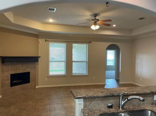 6214 Oxford Lake Dr, Richmond TX  77471-4659 exterior