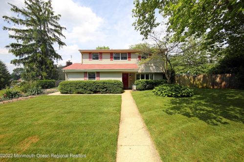 2 Fox Dr, Hazlet, NJ 07730-1411