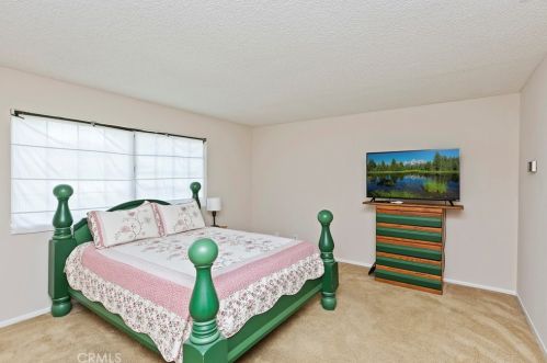 2662 Sovereign Way, Riverside CA  92506-5120 exterior