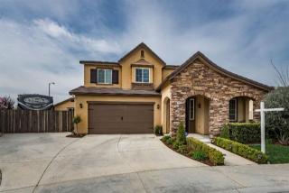 888 Whitmore Ave, Clovis, CA 93619-9391