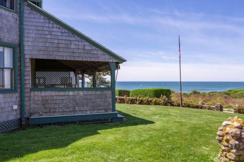 3 Fenway Rd, Westerly, RI 02891-5401