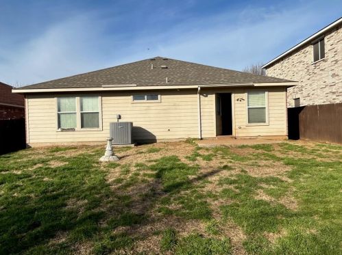 8409 Whispering Willow Ln, Fort Worth TX  76134-8477 exterior