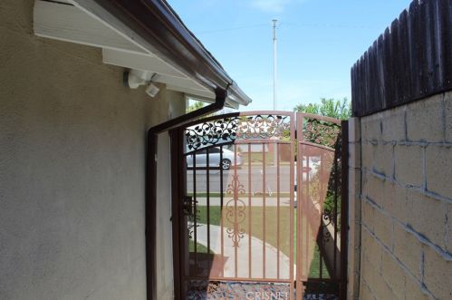 1674 Chateau Pl, Anaheim CA 92802-1517 exterior