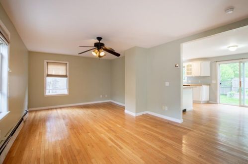 14 Johnson Ct, Middletown, RI 02840-2045