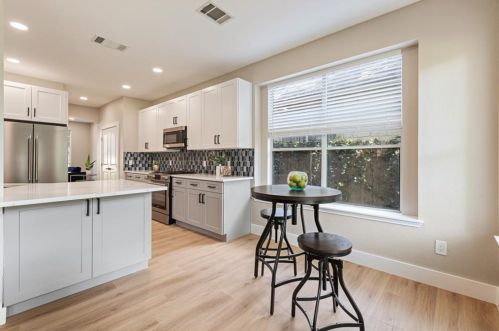 10209 Broomflower Dr, Austin TX  78739-1448 exterior