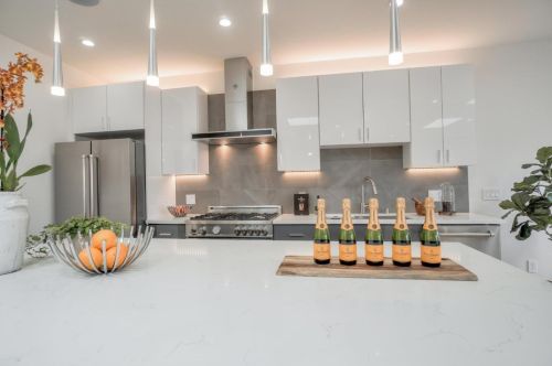 260 Girard St, San Francisco CA 94134-2110 exterior