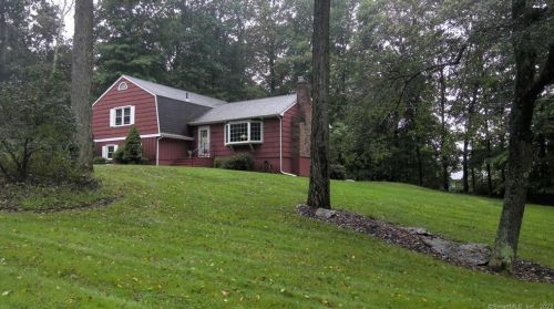 15 Carriage Dr, Upper Stepney, CT 06468-1209