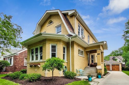 9907 Leavitt St, Chicago, IL 60643-1821