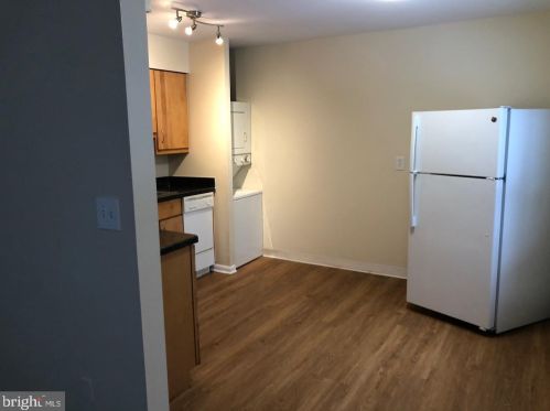 303 Garnet Dr, Burlington NJ  08016-4710 exterior