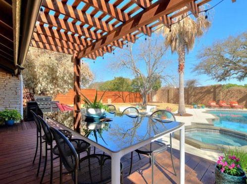 1406 Cardinal Hl Dr, Austin TX  78758-2705 exterior