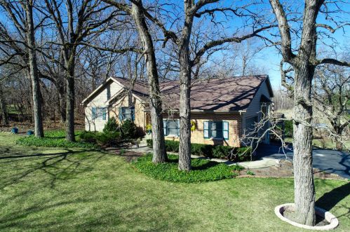 2685 Kingston Dr, Island Lake, IL 60042-9784