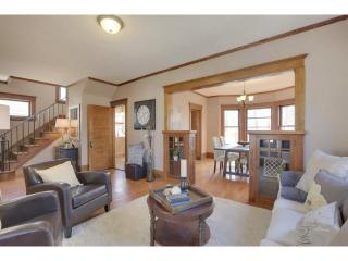 911 34th St, Minneapolis, MN 55408-4104